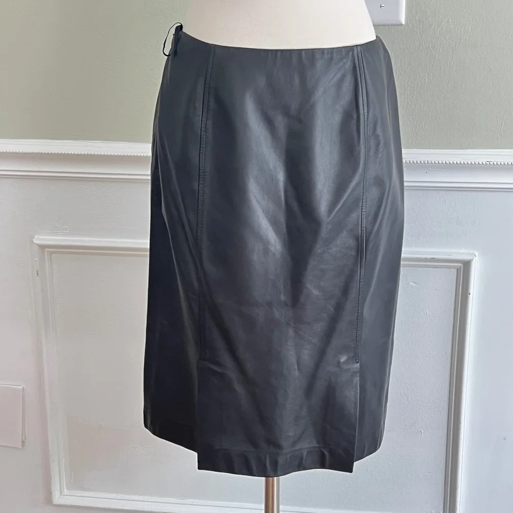 Talbots Black‎ Leather  Pencil Skirt Sz 10 Classic Minimal Capsule Old MoneyChic